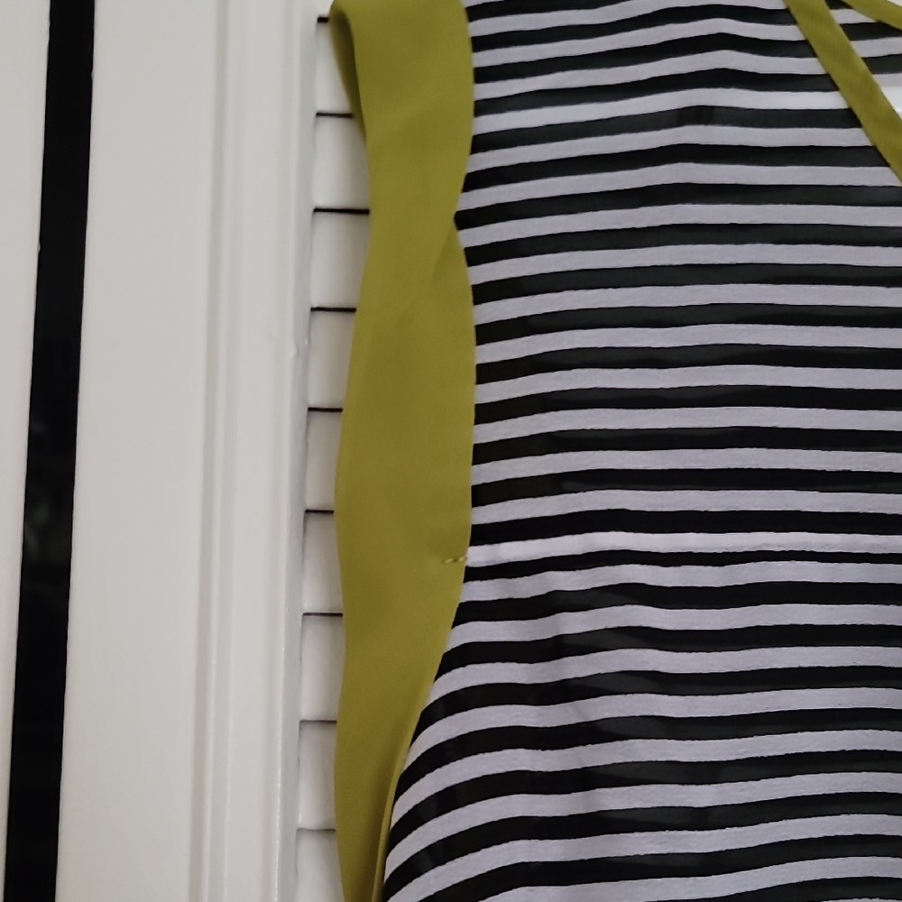Black and White Boxy Relaxed Tank Top - Picture 5 of 9